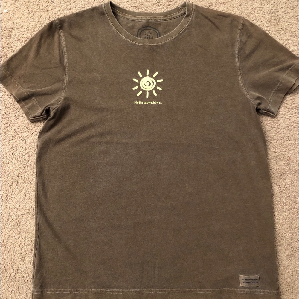 Distressed brown, Life Is Good Tee